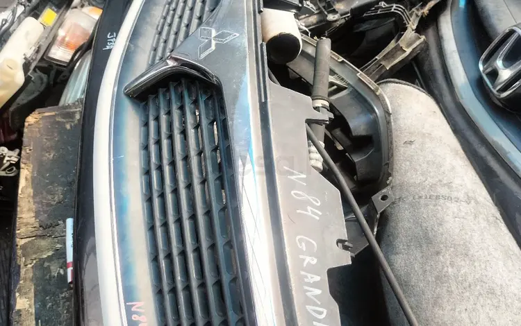 Mitsubishi chairot grandis передняя решётка за 40 000 тг. в Алматы