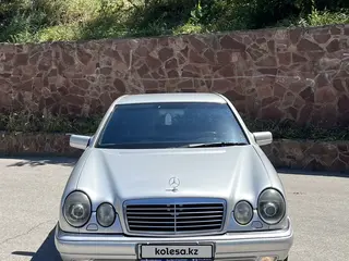 Mercedes-Benz E 320