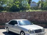 Mercedes-Benz E 320 1998 года за 3 800 000 тг. в Тараз – фото 2