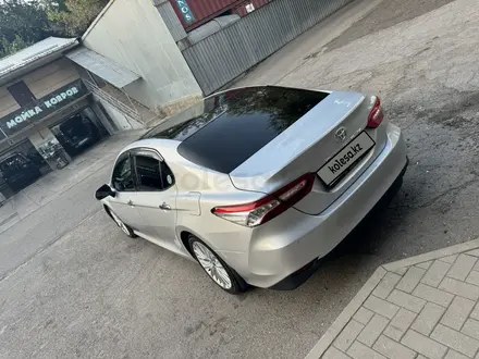 Toyota Camry 2019 года за 12 500 000 тг. в Алматы – фото 2