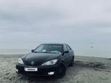 Toyota Camry 2004 года за 5 000 000 тг. в Уральск – фото 2