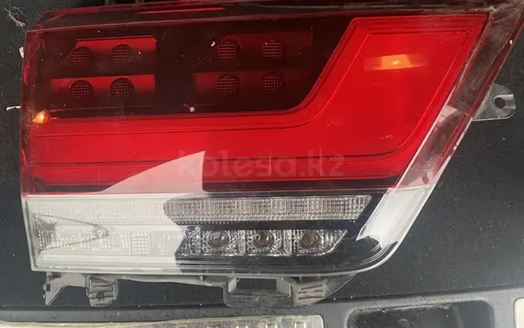 Левый стоп сигнал на крышку багажника Тойота Ланд Крузер 300 за 150 000 тг. в Алматы