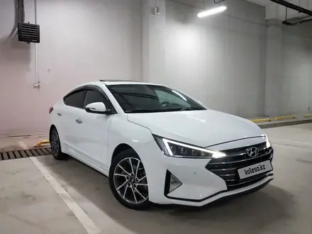 Hyundai Elantra 2020 года за 9 600 000 тг. в Актобе