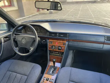 Mercedes-Benz E 280 1993 года за 6 350 000 тг. в Алматы – фото 31