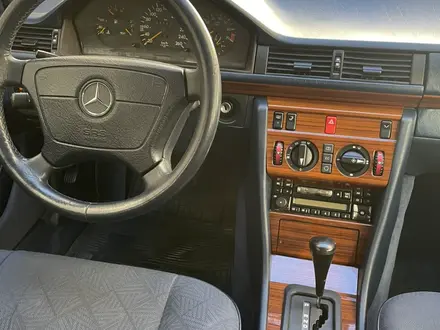 Mercedes-Benz E 280 1993 года за 6 350 000 тг. в Алматы – фото 61