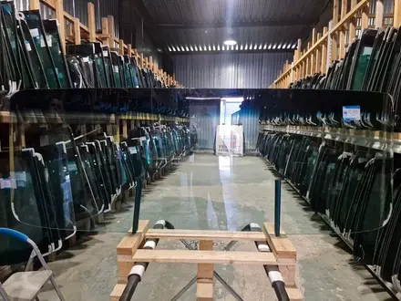 Лобовое стекло за 95 000 тг. в Алматы