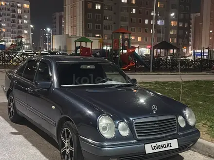 Mercedes-Benz E 280 1997 года за 3 250 000 тг. в Шымкент – фото 2