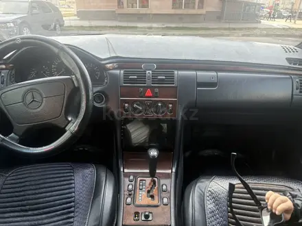 Mercedes-Benz E 280 1997 года за 3 250 000 тг. в Шымкент – фото 3