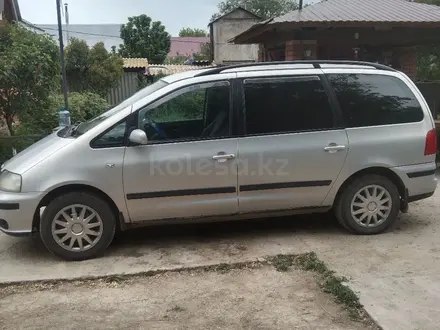 SEAT Alhambra 2003 года за 2 500 000 тг. в Аксай – фото 3