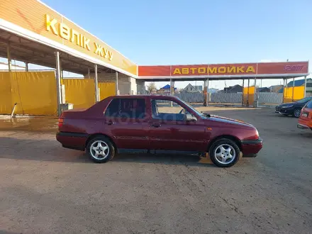 Volkswagen Vento 1992 года за 1 200 000 тг. в Уральск – фото 2