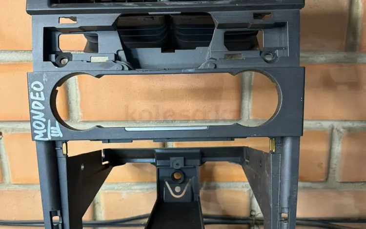 Центральная консоль Ford Mondeo 3 за 15 000 тг. в Караганда