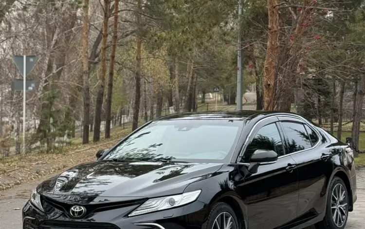 Toyota Camry 2021 года за 16 200 000 тг. в Астана