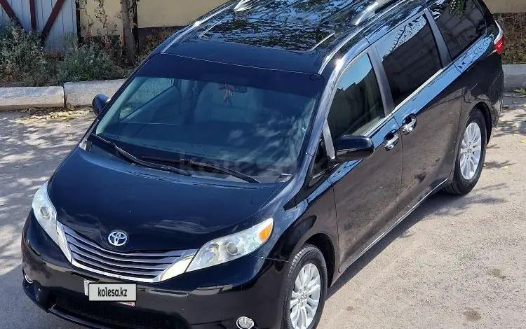 Toyota Sienna 2016 года за 12 000 000 тг. в Актау