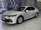Toyota Camry 2021 года за 12 500 000 тг. в Семей – фото 2