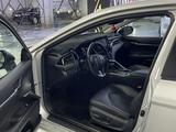 Toyota Camry 2021 года за 12 500 000 тг. в Семей – фото 5