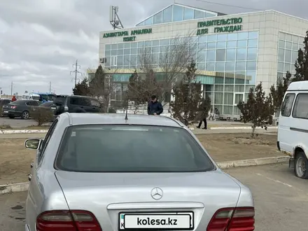 Mercedes-Benz E 320 1996 года за 3 500 000 тг. в Актау – фото 4