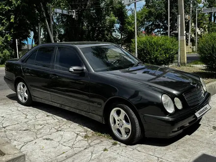 Mercedes-Benz E 320 1999 года за 4 700 000 тг. в Шымкент – фото 3