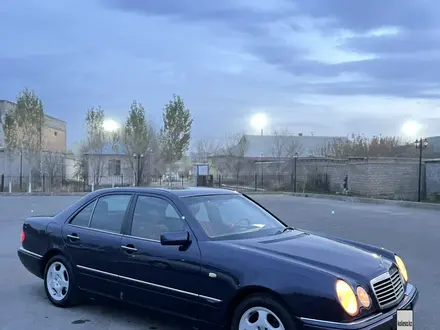 Mercedes-Benz E 280 1998 года за 3 850 000 тг. в Туркестан – фото 2