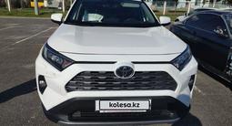 Toyota RAV4 2021 года за 13 300 000 тг. в Астана – фото 2