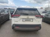 Toyota RAV4 2021 года за 13 300 000 тг. в Астана – фото 3