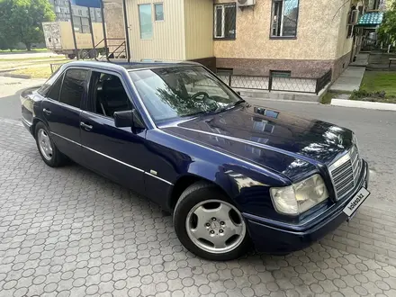 Mercedes-Benz E 280 1995 года за 2 500 000 тг. в Талдыкорган