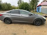 Hyundai Sonata 2010 года за 2 900 000 тг. в Актобе – фото 2