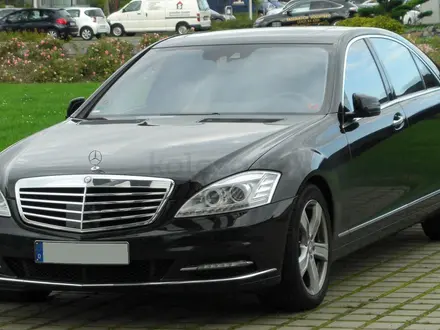 Стекло Фары Мерседес W221 за 25 000 тг. в Астана