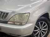 Lexus RX 300 2002 годаүшін5 700 000 тг. в Актобе – фото 4