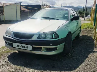 Toyota Avensis, 1999