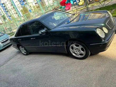 Mercedes-Benz E 320 2001 года за 4 900 000 тг. в Шымкент – фото 4