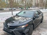 Toyota Camry 2019 года за 13 000 000 тг. в Астана – фото 2