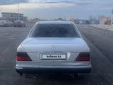 Mercedes-Benz E 220 1993 года за 1 500 000 тг. в Тараз – фото 5