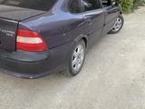 Opel Vectra 1997 года за 1 070 647 тг. в Актобе – фото 2