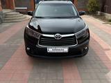 Toyota Highlander 2014 годаүшін13 700 000 тг. в Актобе