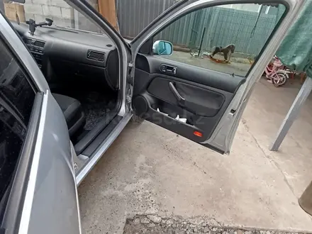 Volkswagen Golf 2002 года за 1 600 000 тг. в Алматы – фото 10