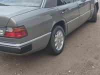 Mercedes-Benz E 200 1991 годаfor1 200 000 тг. в Астана