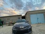 Toyota Camry 2020 года за 10 000 000 тг. в Жанаозен – фото 2