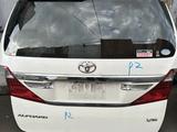 Крышка багажника 20-й Alphard за 101 тг. в Алматы – фото 2