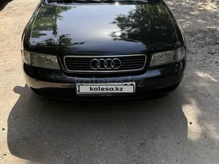 Audi A4 1999 года за 1 550 000 тг. в Алматы – фото 2