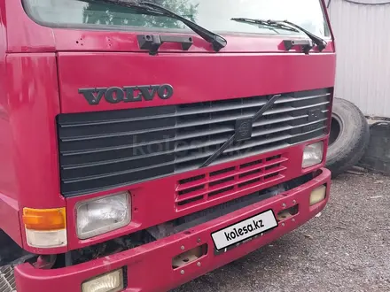 Volvo  FL 1993 года за 11 100 000 тг. в Алматы