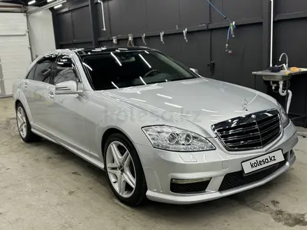 Mercedes-Benz S 500 2006 года за 6 200 000 тг. в Караганда – фото 16