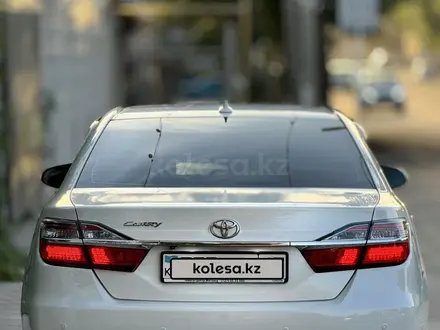 Toyota Camry 2017 года за 14 900 000 тг. в Шымкент – фото 2