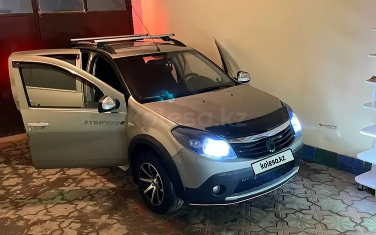 Renault Sandero 2013 годаүшін3 200 000 тг. в Актау