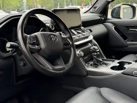 Toyota Land Cruiser 2023 года за 52 500 000 тг. в Алматы – фото 5