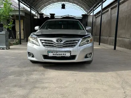 Toyota Camry 2010 года за 7 700 000 тг. в Шымкент – фото 2
