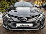 Toyota Camry 2021 годаүшін15 700 000 тг. в Алматы – фото 2