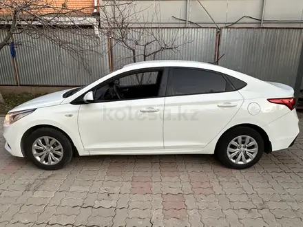 Hyundai Accent 2018 года за 6 600 000 тг. в Алматы – фото 4