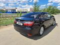 Toyota Camry 2015 года за 11 500 000 тг. в Актобе – фото 4