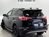 Toyota RAV4 2018 годаfor11 900 000 тг. в Астана – фото 2