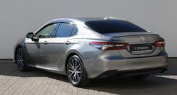 Toyota Camry 2023 года за 18 950 000 тг. в Астана – фото 2